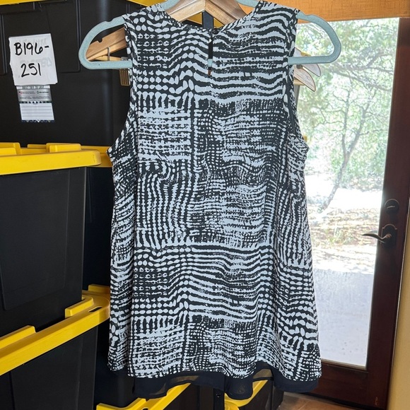Japna Black & White Patterned Sleeveless Top Size Small - Picture 5 of 6